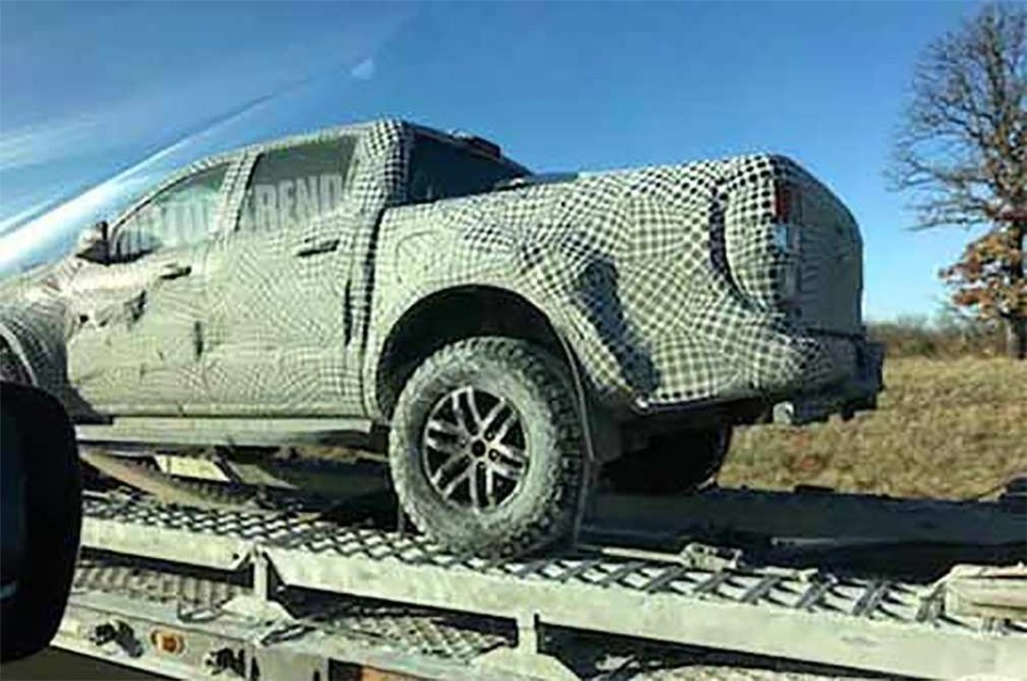 Экстремальный пикап Ford Ranger Raptor засняли на эвакуаторе