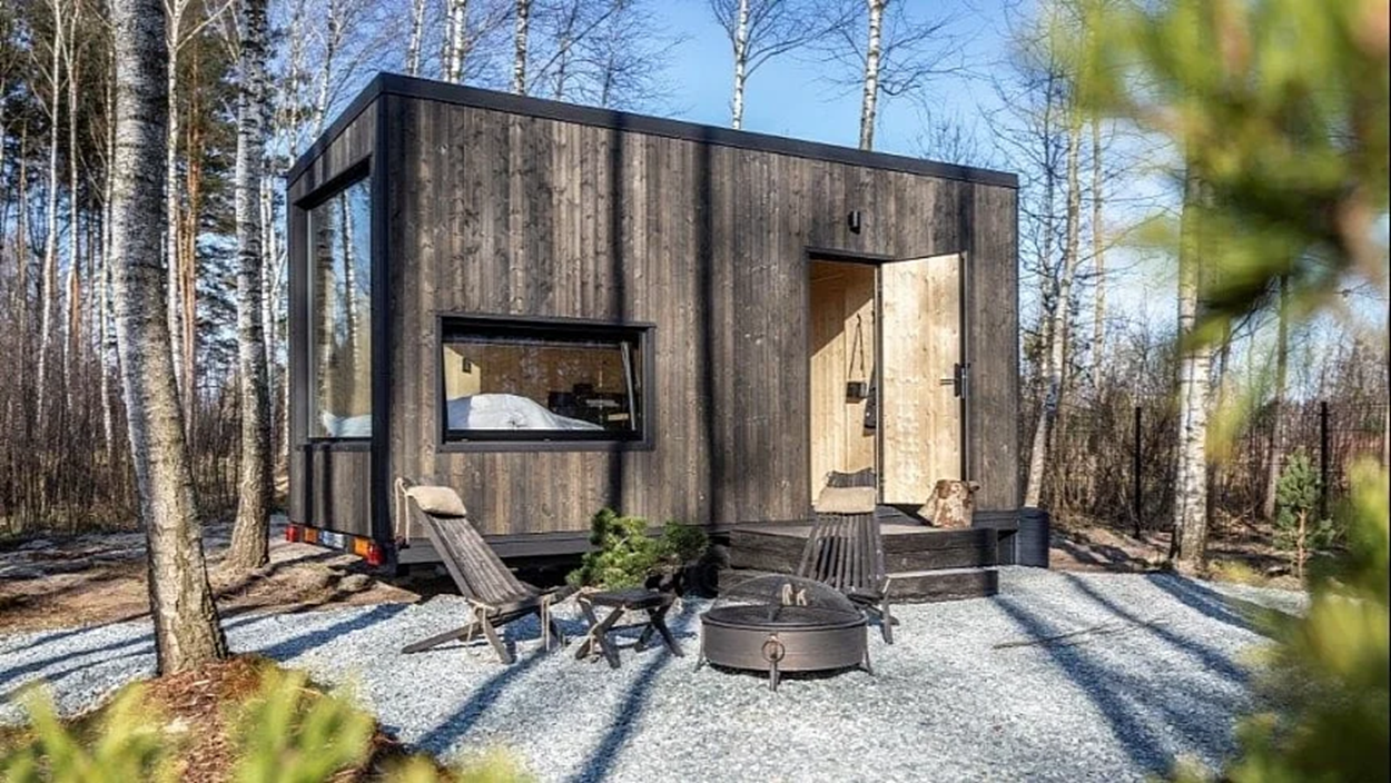Скандинавский дом на колесах из Польши: идеальный минимализм для уединения и отдыха