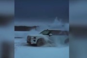 Сняли на видео: попытка Zeekr 9X устроить снежный дрифт закончилась скандалом и извинениями