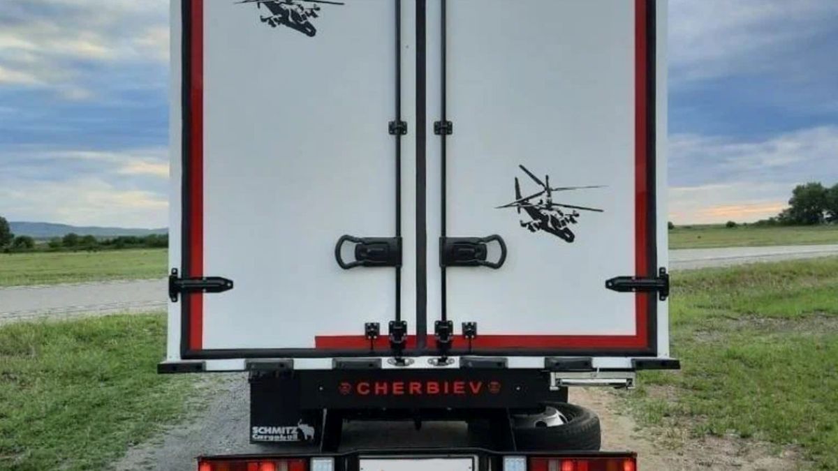 Почему на грузовиках можно встретить изображение вертолета: скрытый смысл знака