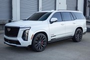 1000 л.с., тюнинг от Hennessey и провал на торгах — почему роскошный внедорожник не оценили