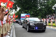 Лимузин Aurus вызвал ажиотаж в Ханое  вьетнамцы выстроились в очередь за фото
