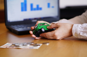 Stellantis и Renault бьют тревогу  без дешевых машин рынок обрушится