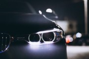 Стеклянная крыша BMW разлетается вдребезги: заводской брак или что-то еще?