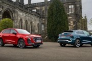 Audi Q3 2027: три экрана, приложение-парковка и буксир 2 тонны — что изменилось и сколько стоит