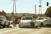 В аварии наверняка виновата белая Tesla  забавное фото