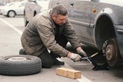 Как убить кузов за минуту: 3 фатальные ошибки при использовании домкрата в 2026 году