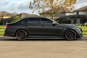 Почему подержанный Mercedes-AMG E63 S с пробегом 100 000 км может оказаться выгоднее нового C-Class за те же деньги