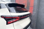 Фонарь шириной 1400 мм - впервые в России: чем удивит новая светотехника для Lada Azimut