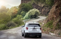 Обновленный Ford Explorer  вырываясь из горного плена