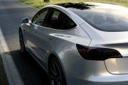 Скандал вокруг Tesla: регулятор в США не поверил Маску и запустил масштабный отзыв из‑за яркости фар