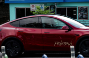 Первые клиенты пожаловались  что Tesla Robotaxi едет  как пьяная