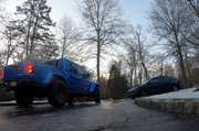 Внедорожник Jeep опозорился на ледяном склоне  но есть новый герой  видео 