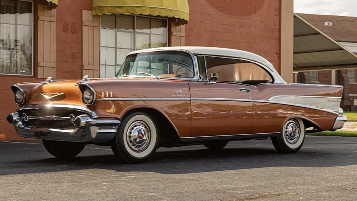 Легендарный Chevrolet Bel Air 1957 года в цвете Sierra Gold снова в центре внимания