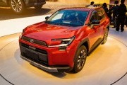 Toyota отказалась от электрического RAV4: в чем причина и как это повлияет на рынок