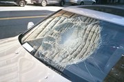 Владельцы 8 автомобилей простили хулигана  изуродовавшего трубой их машины