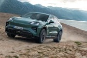 2,5 секунды до сотни и 623 км без подзарядки: чем еще шокирует новый Porsche Cayenne Turbo Electric и сколько он стоит в России