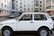 В Москве начались торги за почти новую Ниву 1998 года