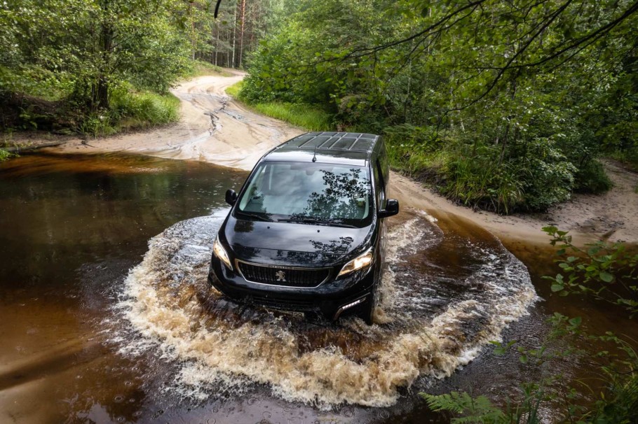 Почему Peugeot Traveller продается лучше своих соплатформенников  И каковы шансы Citroen Space Tourer и Opel Zafira Life 