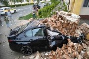 77‑летний водитель и роковой поворот: что привело к аварии с разрушением дома - детали шокирующего ДТП