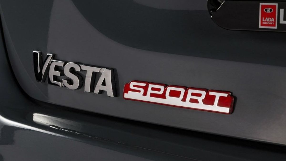 Lada Vesta Sport в новом кузове замечена на автовозе - старт продаж уже близко