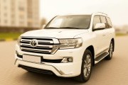 Прошло 10 лет, а он как новый: Toyota Land Cruiser 200 продают за 15 млн рублей плюс еще 2 млн за красивые номера