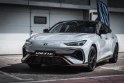 Режим Super Race и басовитый выхлоп: как на самом деле ведет себя 235-сильный Changan Uni-V на дороге