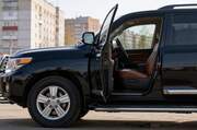 Нашли 13-летнюю Toyota Land Cruiser 200 с пробегом 2 тысячи км: но цена заставит вас ахнуть