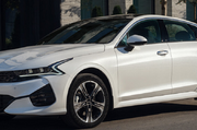 Camry и K5 за 4,9 млн: где потеряешь меньше, а где получишь больше — и в чем подвох